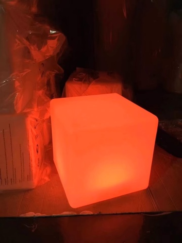 Светильник Куб 80 с питанием от АКБ, RGB